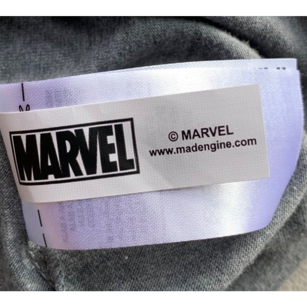 Gap Spider Man MARVEL "Spidey Hanging" T-Shirt L - Picture 8 of 8